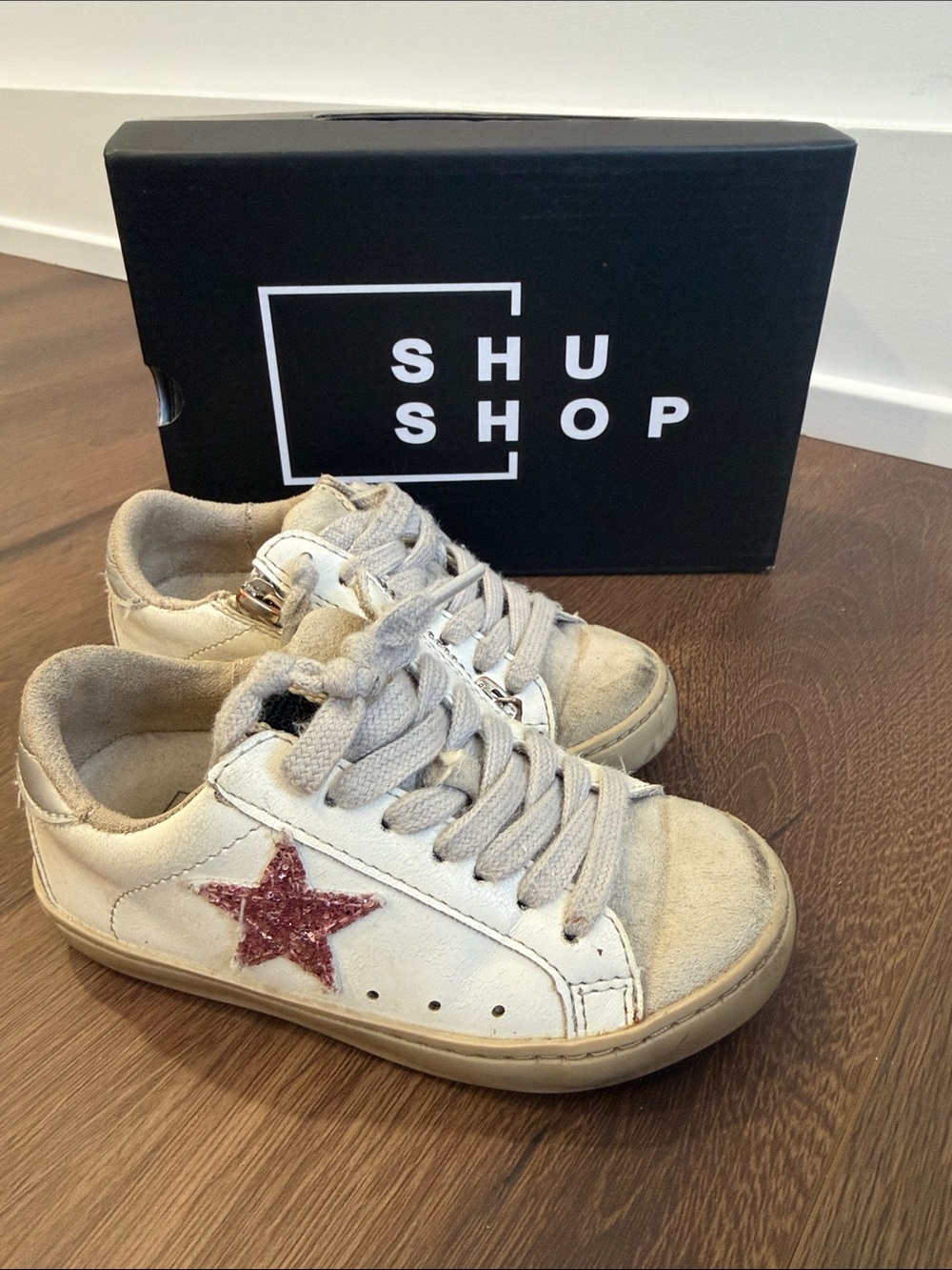 ShuShop Cream Sneakers with Pink Glitter Star